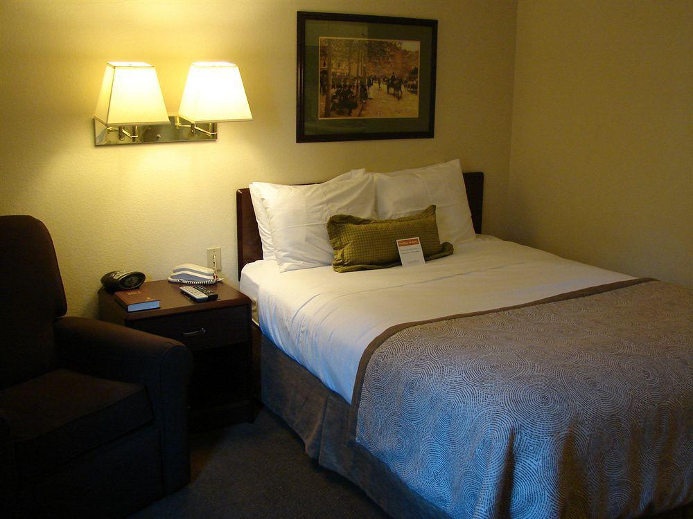 Candlewood Suites Raleigh Crabtree By Ihg Buitenkant foto